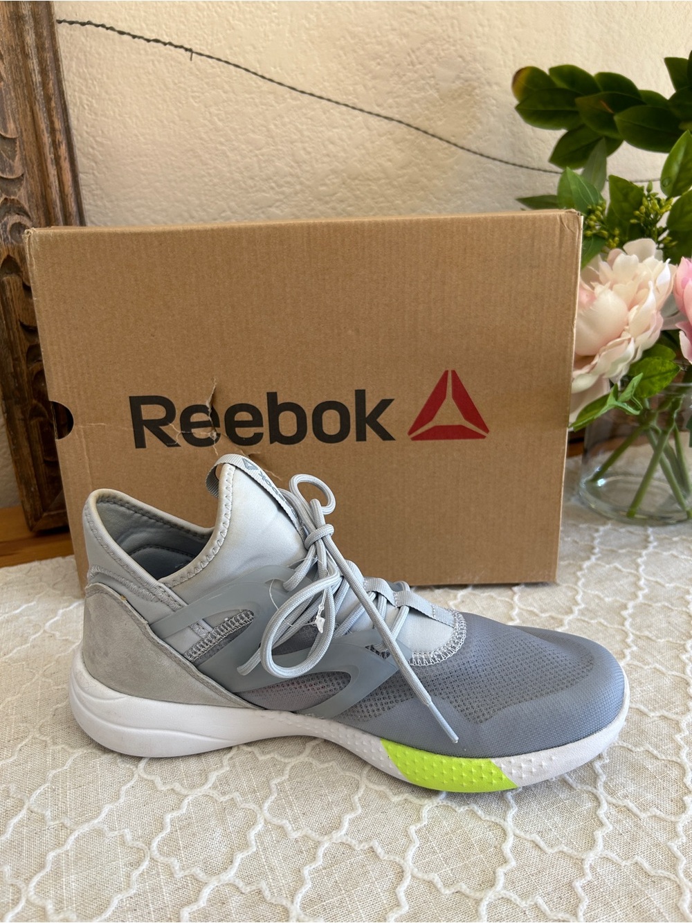 Reebok Hayasu Women's Gray Lace-Up Athletic Shoes like new in box, size 8.5 - Picture 2 of 11